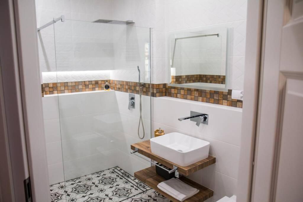 Gold Garden By Rentoom Apartment Torun Ngoại thất bức ảnh