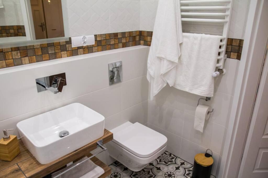 Gold Garden By Rentoom Apartment Torun Ngoại thất bức ảnh